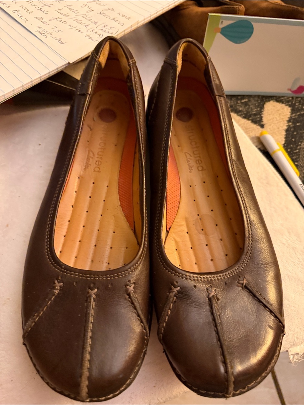 Clarks unstructured Brown Leather Round-Toe Stitch-Detail Ballet Flats